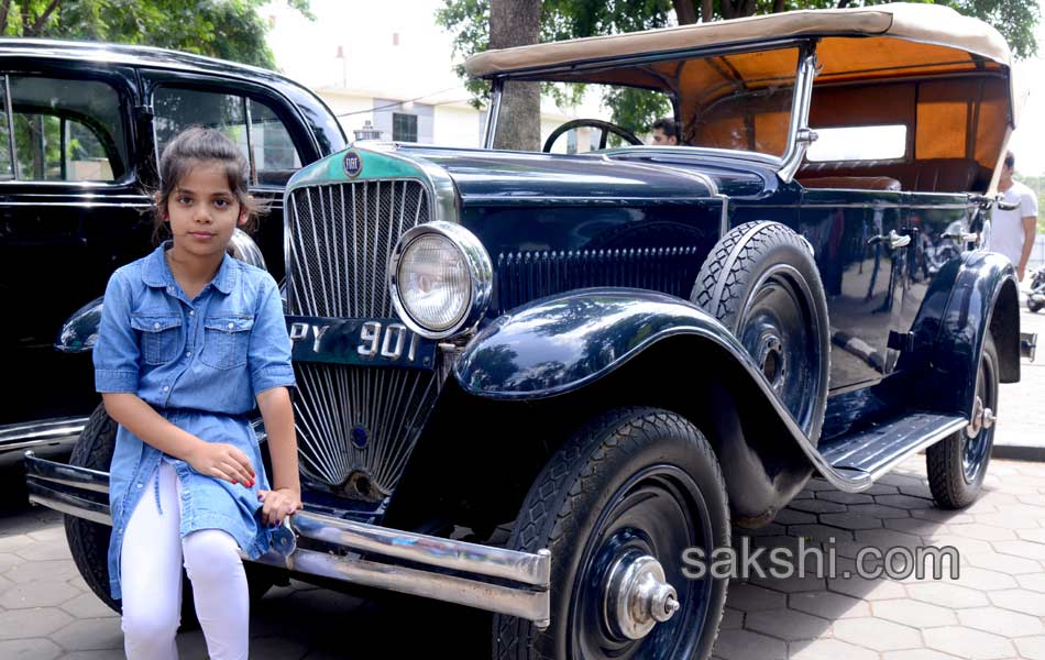 vintage show in lumbini park34