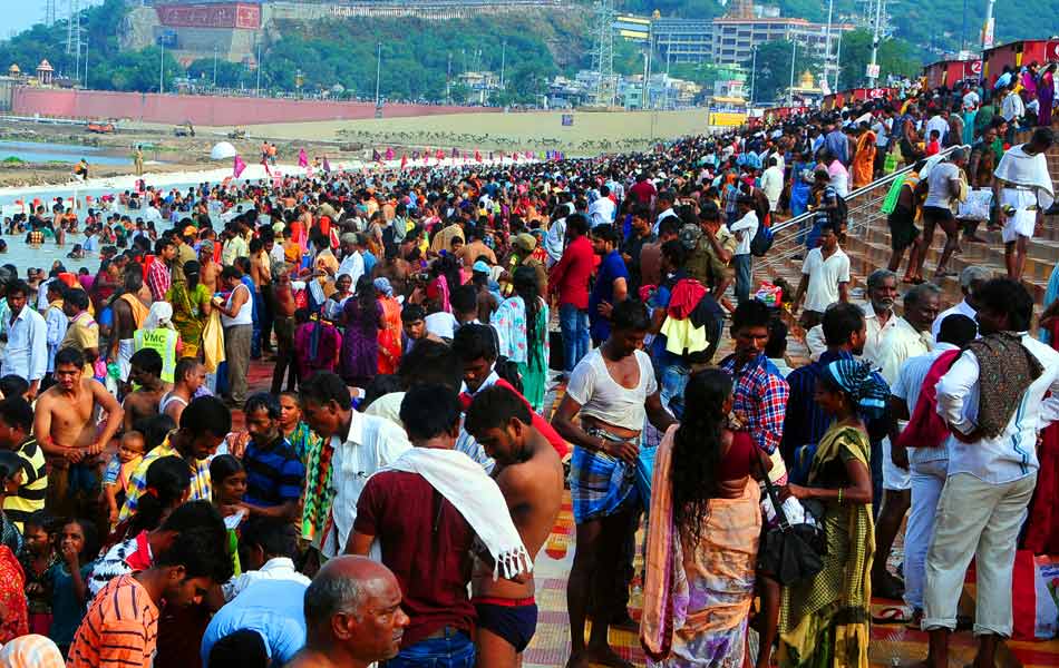 devotees at krishnamma6