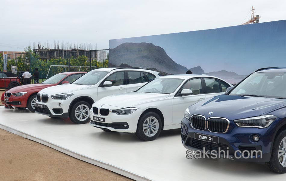PV Sindhu Sakshi Malik Dipa Karmakar receive BMW cars Sachin Tendulkar lauds tr o9