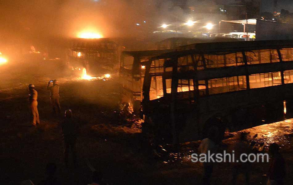 Cauvery burns Bengaluru Curfew in large parts 1 dead in police action - Sakshi16