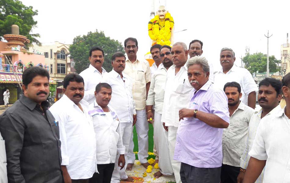 Tribute to Gandhi2