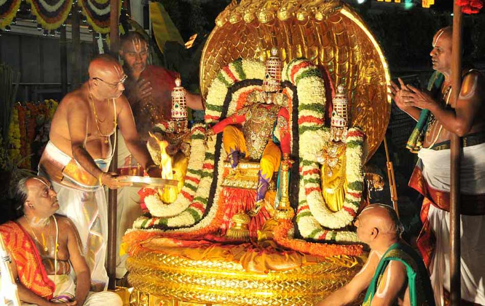 lord vekkanna on pedda seshava vahanam1