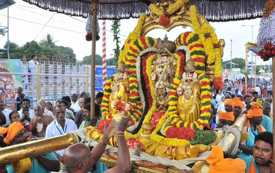 lord vekkanna on pedda seshava vahanam5