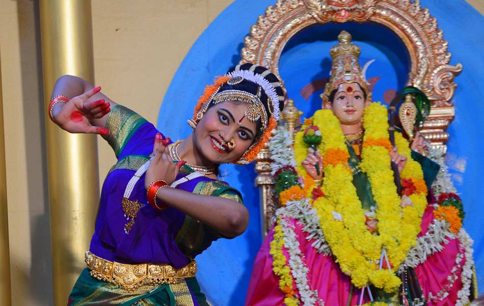 Classical dancers performances on the stage6