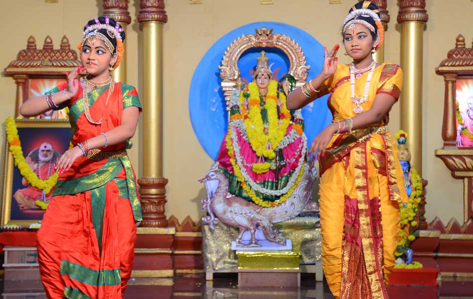 Classical dancers performances on the stage7