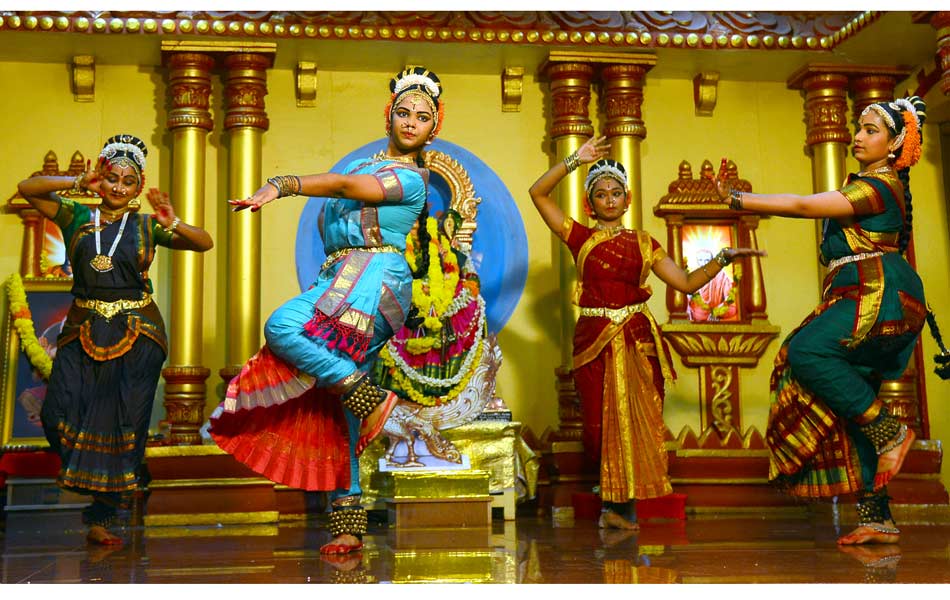 Classical dancers performances on the stage14