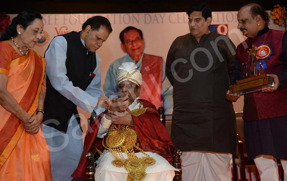 Balamurali krishna passes away - Sakshi7