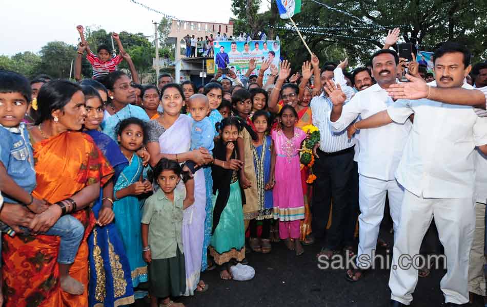ys jagan mohan reddy attend desai tippareddy daughter marriage - Sakshi2