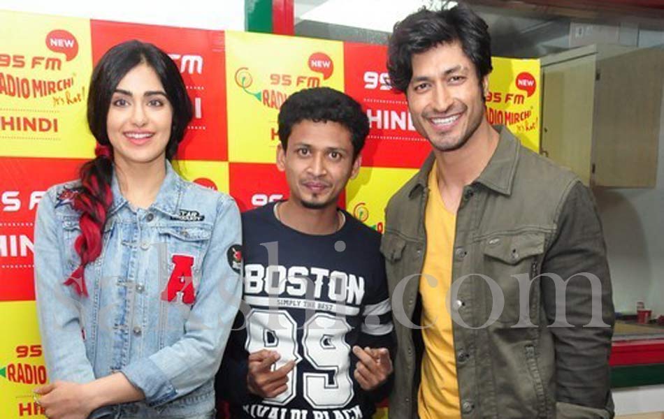 Commando 2 Movie Team at Radio Mirchi 954