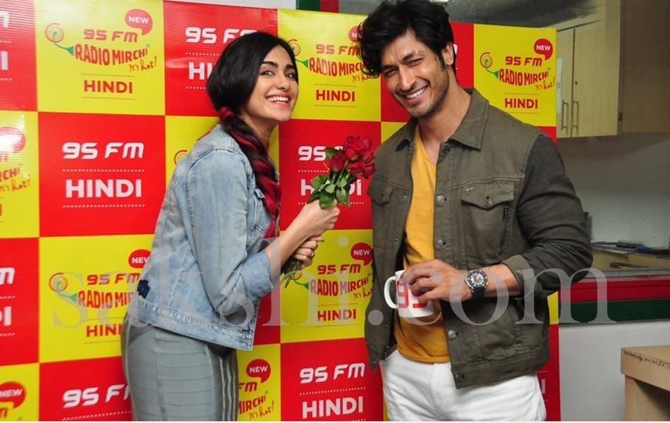 Commando 2 Movie Team at Radio Mirchi 956