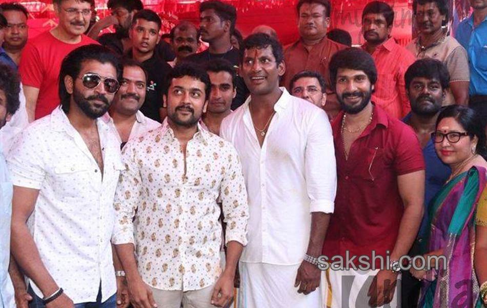 Rajinikantha and Kamal Haasan lay foundation stone for Nadigar sangam building - Sakshi5