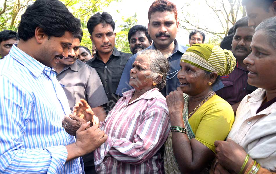 YS Jagan mohan reddy to visit Cyclone Victims in Godavari Districts - Sakshi15