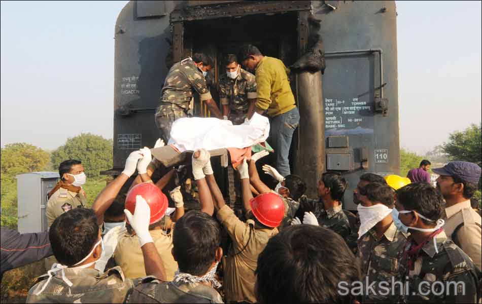 fire accident in Nanded Express - Sakshi17