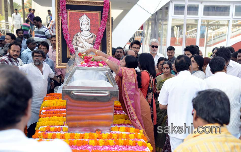 celebreties broke into tears with akkineni nageswara rao death - Sakshi28