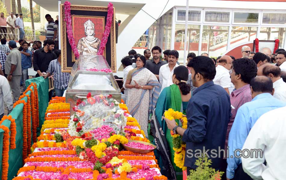 celebreties broke into tears with akkineni nageswara rao death - Sakshi31