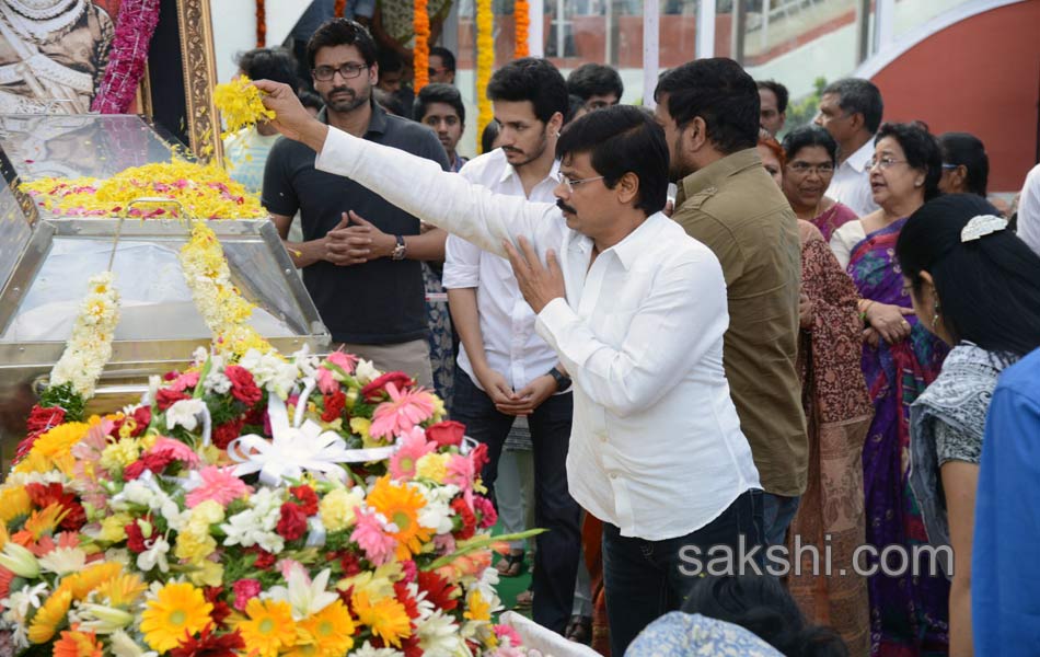 celebreties broke into tears with akkineni nageswara rao death - Sakshi33