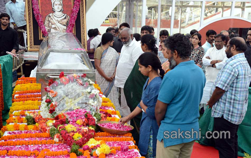celebreties broke into tears with akkineni nageswara rao death - Sakshi36
