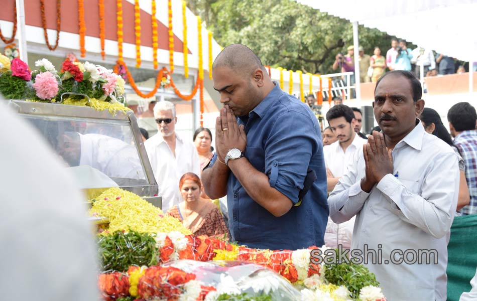 celebreties broke into tears with akkineni nageswara rao death - Sakshi38
