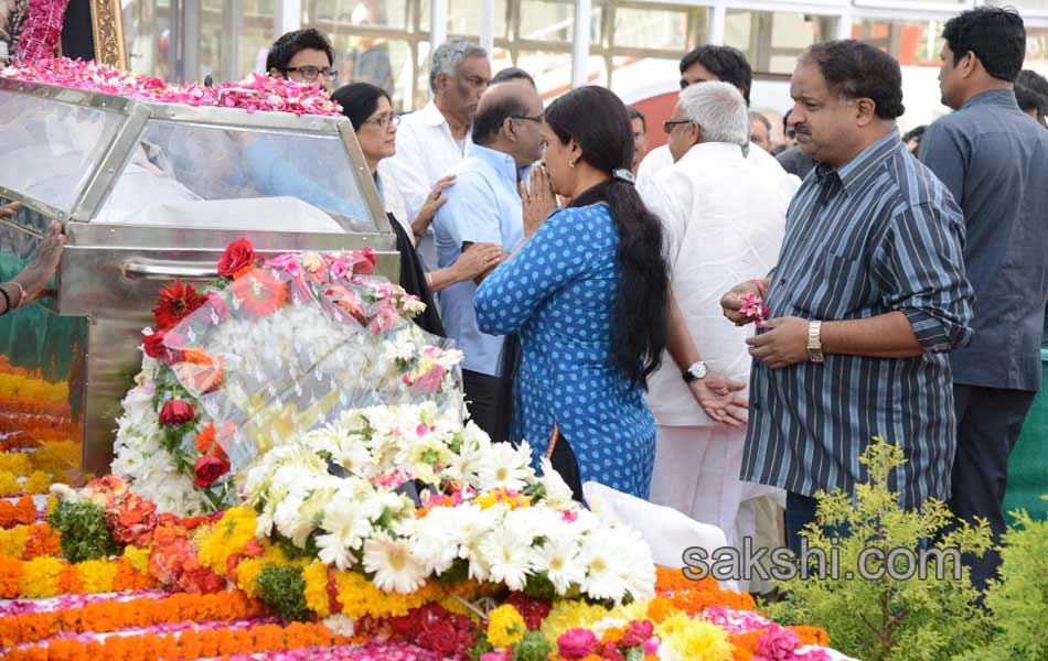 celebreties broke into tears with akkineni nageswara rao death - Sakshi67