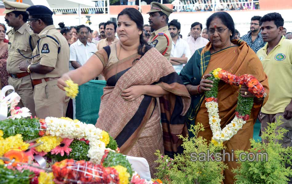 celebreties broke into tears with akkineni nageswara rao death - Sakshi75