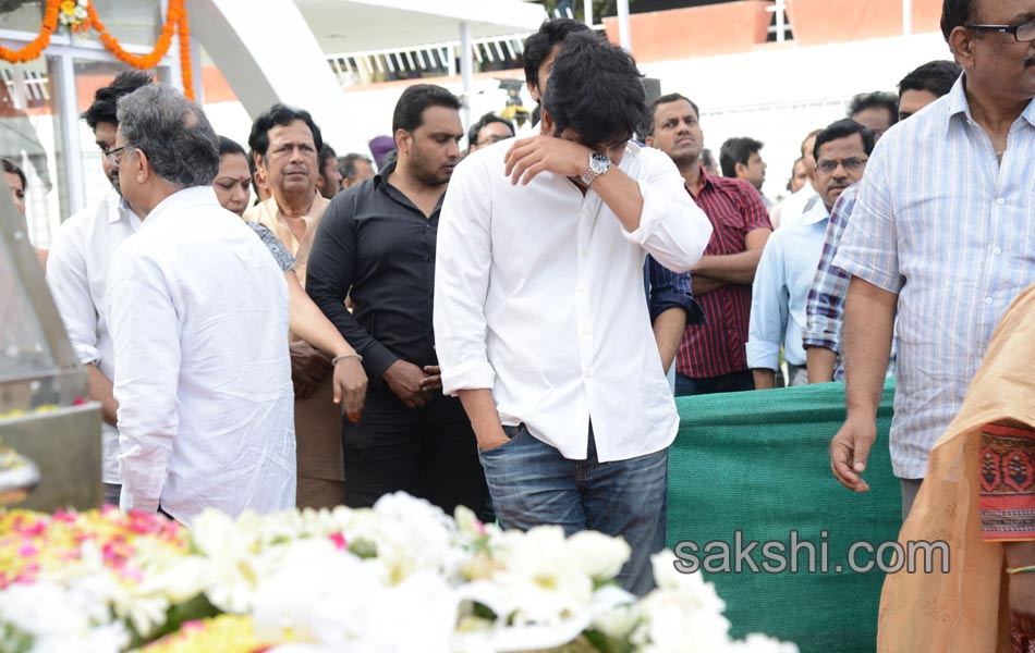 celebreties broke into tears with akkineni nageswara rao death - Sakshi105