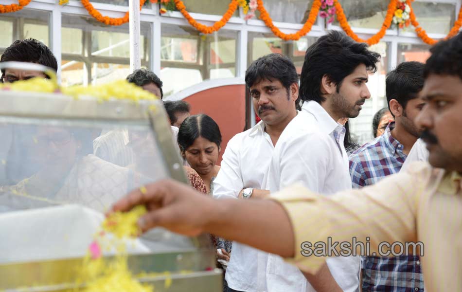 celebreties broke into tears with akkineni nageswara rao death - Sakshi111
