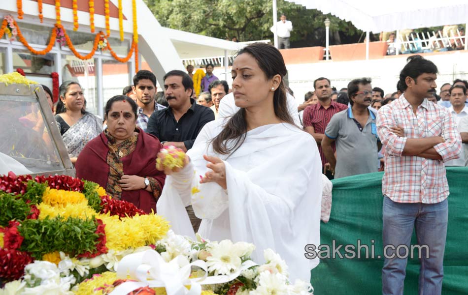 celebreties broke into tears with akkineni nageswara rao death - Sakshi117