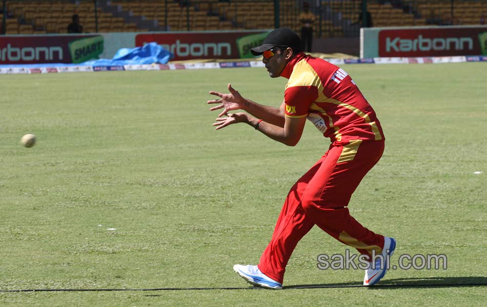 CCL 4 Terrific Victory For Kerala Strikers Beats Telugu Warriors By 4 Wickets46