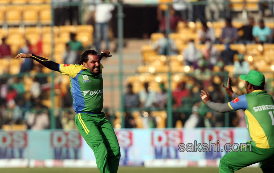 CCL 4 Terrific Victory For Kerala Strikers Beats Telugu Warriors By 4 Wickets56
