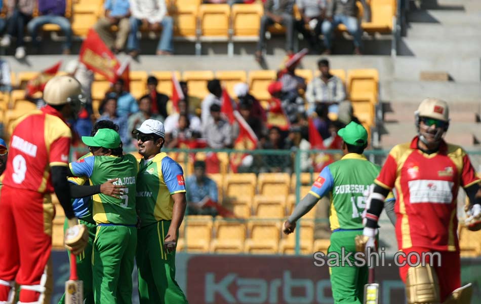 CCL 4 Terrific Victory For Kerala Strikers Beats Telugu Warriors By 4 Wickets64