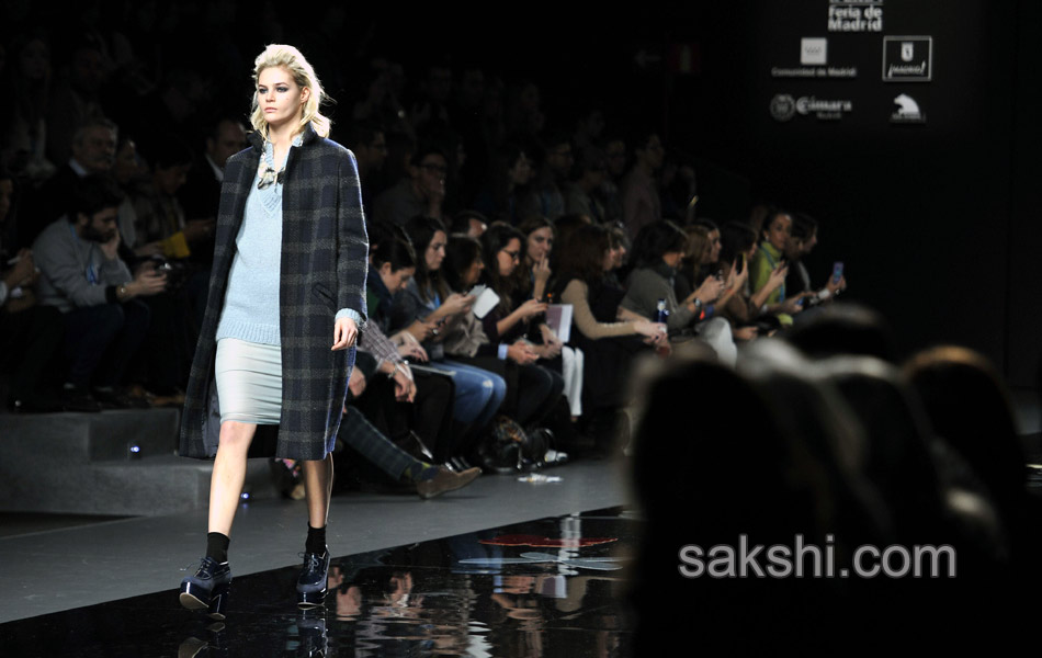 Fashion Week Cat Walk in London - Sakshi10