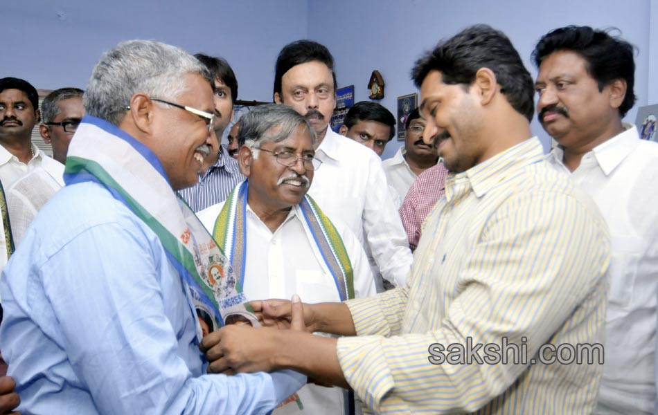 Jagan was received in great way in Gannavaram - Sakshi26