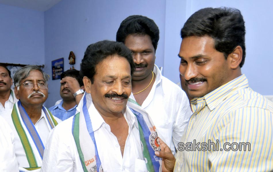 Jagan was received in great way in Gannavaram - Sakshi39