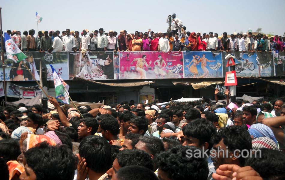 Sharmila s YSR Janpatham at Vinukonda - Sakshi20