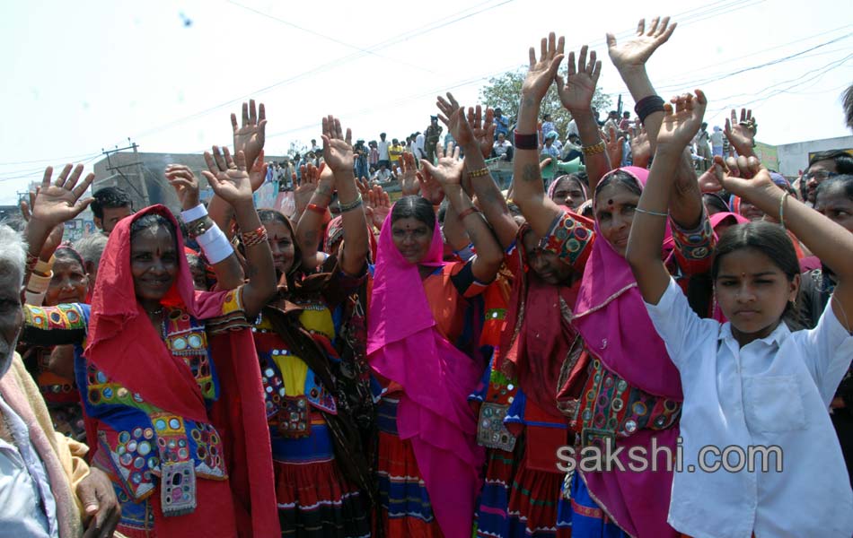 Sharmila s YSR Janpatham at Vinukonda - Sakshi30