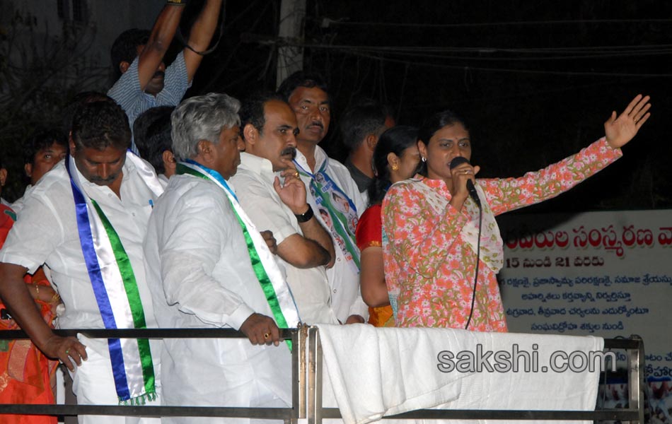 Sharmila s YSR Janpatham at Vinukonda - Sakshi36