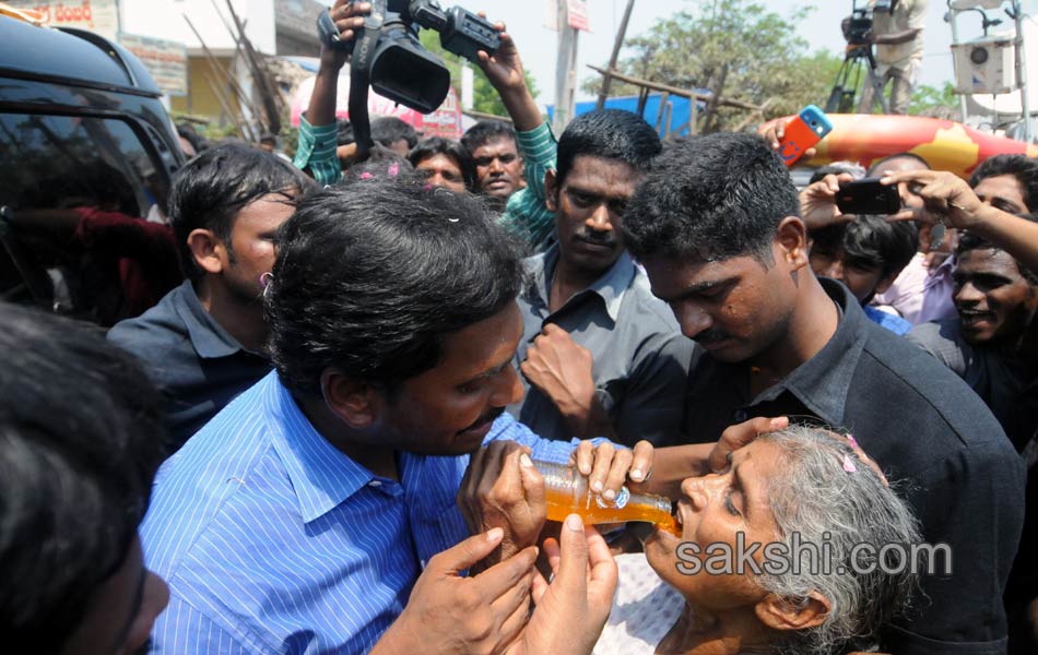 Jagan s Janpatham at East Godavari - Sakshi13