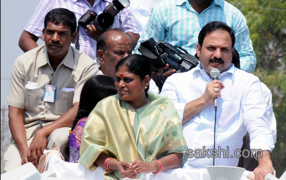 Vijayamma s Janpatham at Kurnool - Sakshi10
