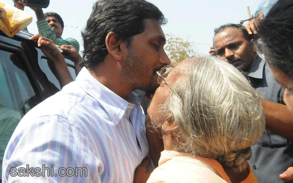 ys jagan mohan reddy janapatham in east godavari - Sakshi6