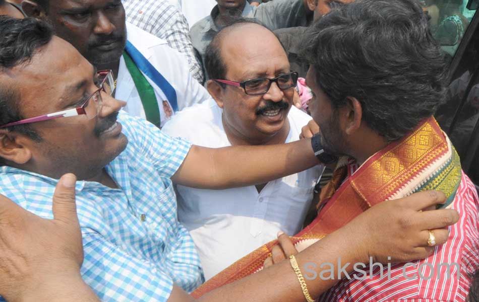 Jagan road show in Tekkali - Sakshi9