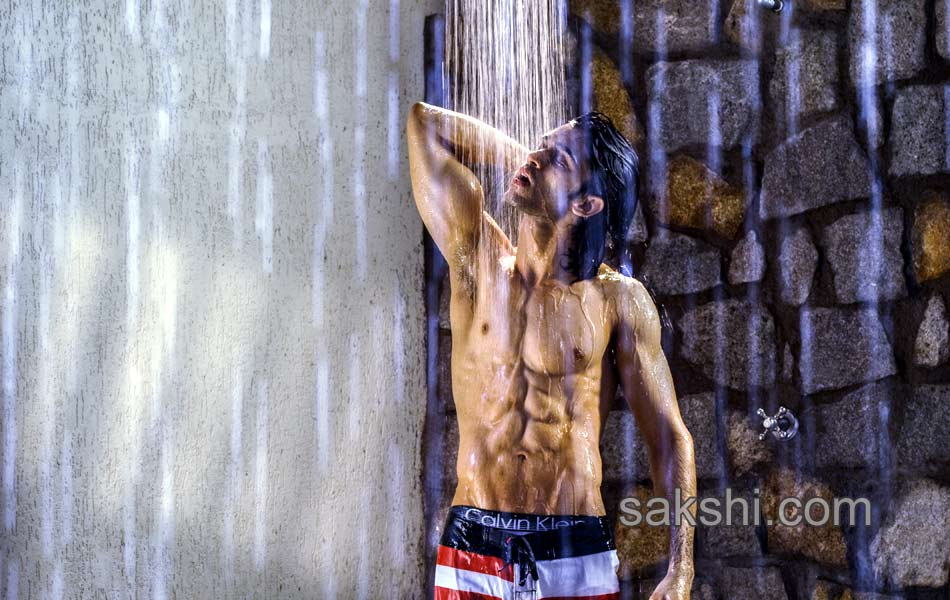 Life is Beautiful Abhijeet Six Pack2