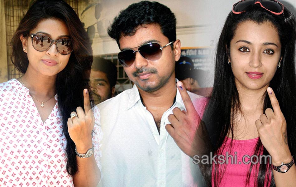 Celebrities turn up big time to vote - Sakshi28