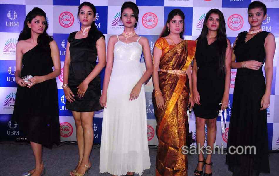 Jewellery Fair Models Noise7
