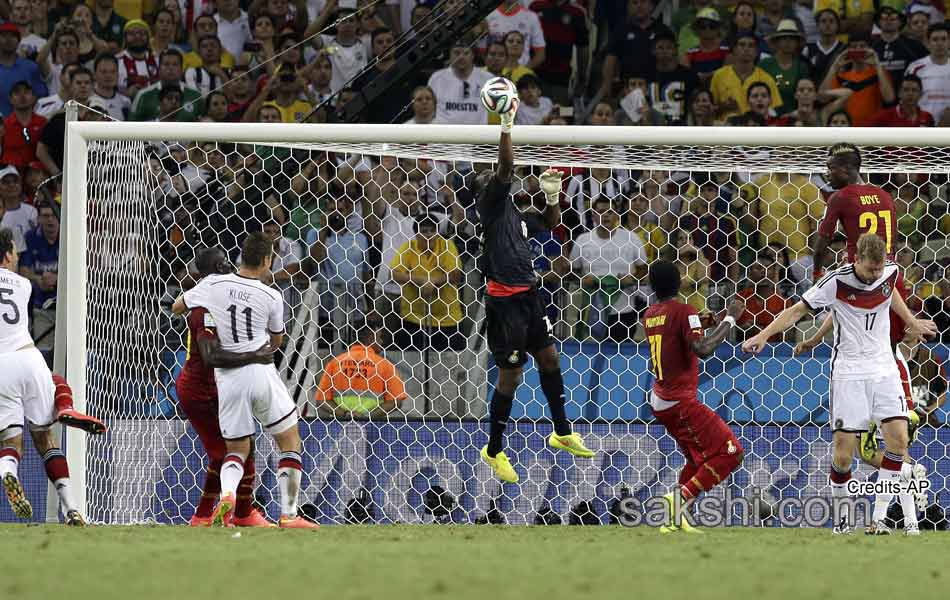 Klose record tying equalizer salvages Germany draw against Ghana - Sakshi14