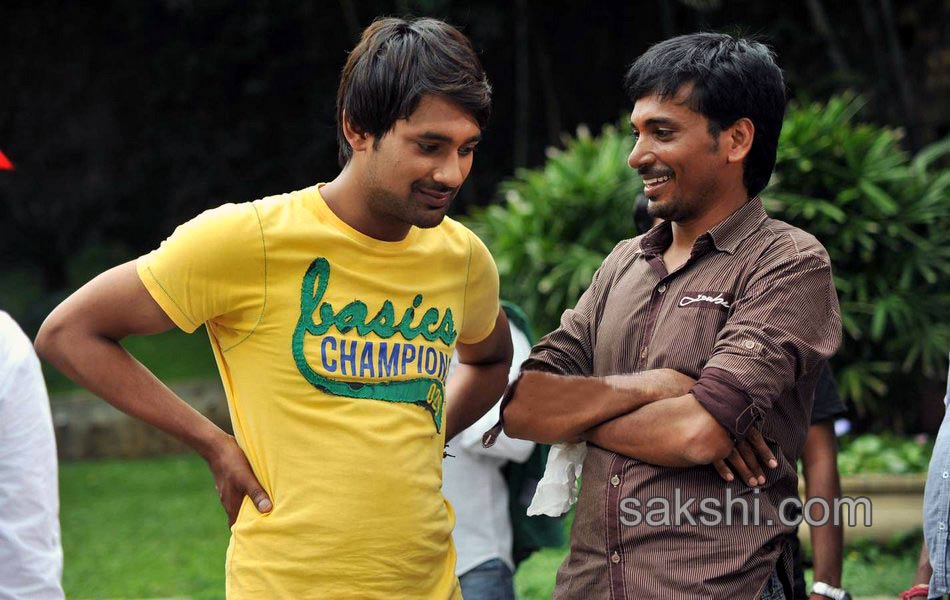 ee varsham sakshiga movie stills13