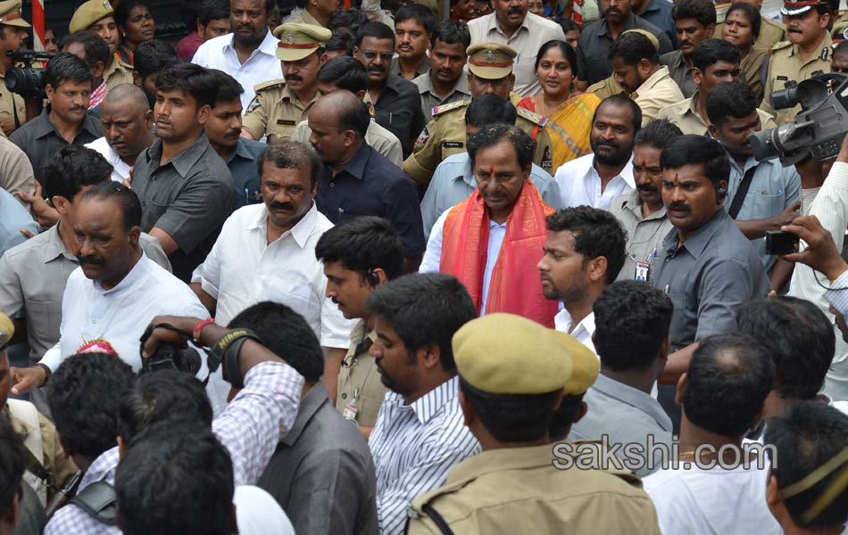 Temples come alive with Bonalu festivities - Sakshi19