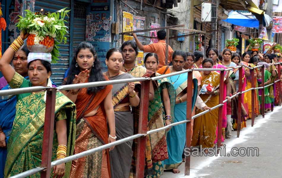 Temples come alive with Bonalu festivities - Sakshi21
