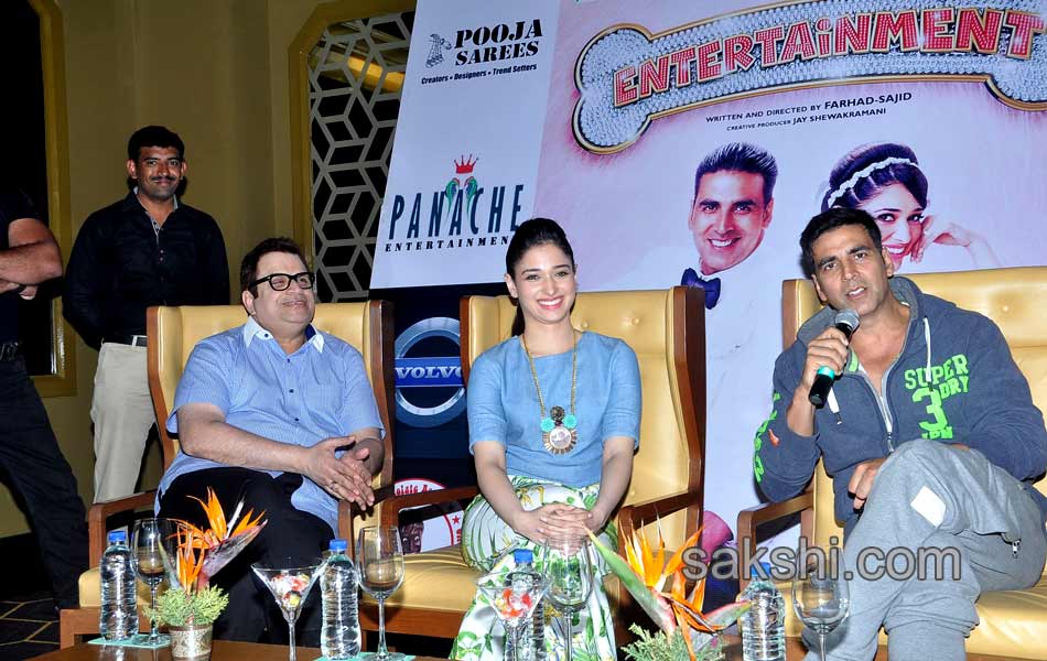 Akshay Kumar and Tamanna during their film Entertainment3