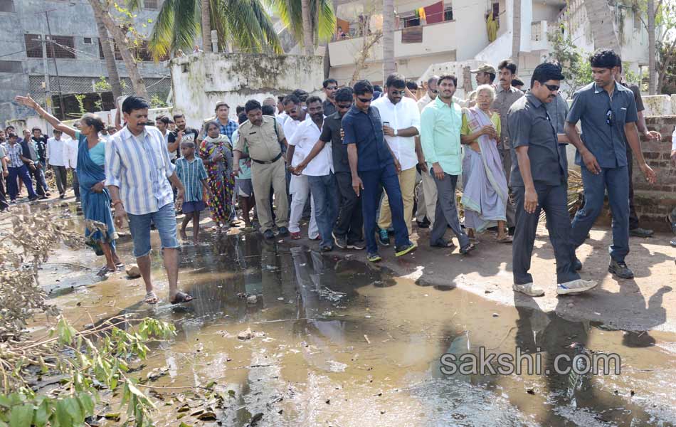 Y S jagan mohan reddy to tour cyclone affected areas - Sakshi2