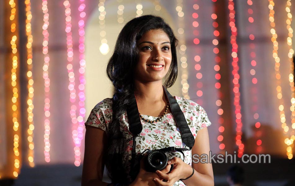 Vundile Manchi Kalam Mundu Munduna Movie Stills13